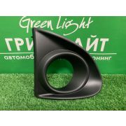 Оправа туманки правая Corolla Axio / Fielder NZE164 2012-15 г оригинал