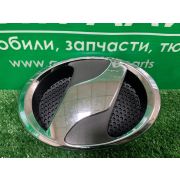 Эмблема бампера и решетки радиатора Toyota Vitz NSP135 2010-2020 г
